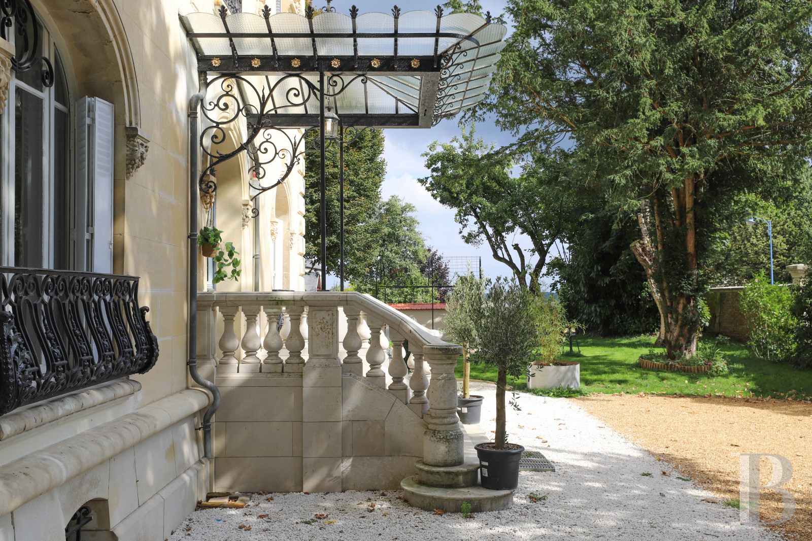 A fully renovated 1900s private mansion in a village in Perche, just an hour and a half from Paris - photo  n°2